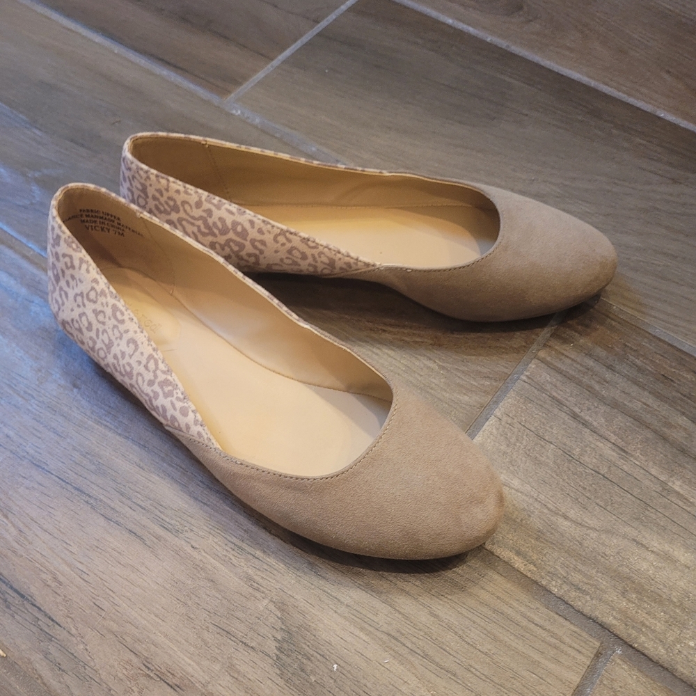 *NEW* VIOLET & RED

Vicky Mixed Material Flat